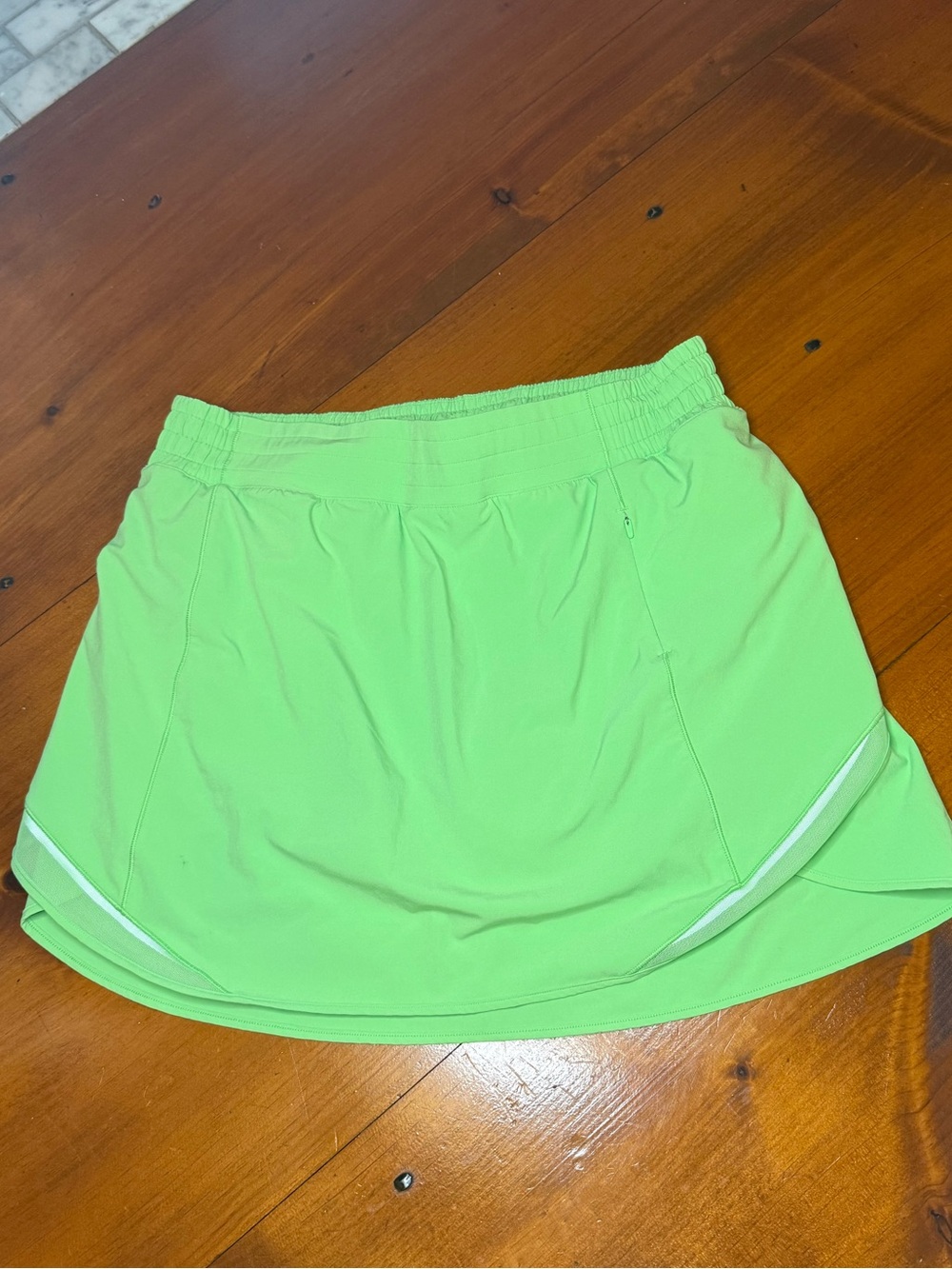 Women’s tennis Skort in Neon Green